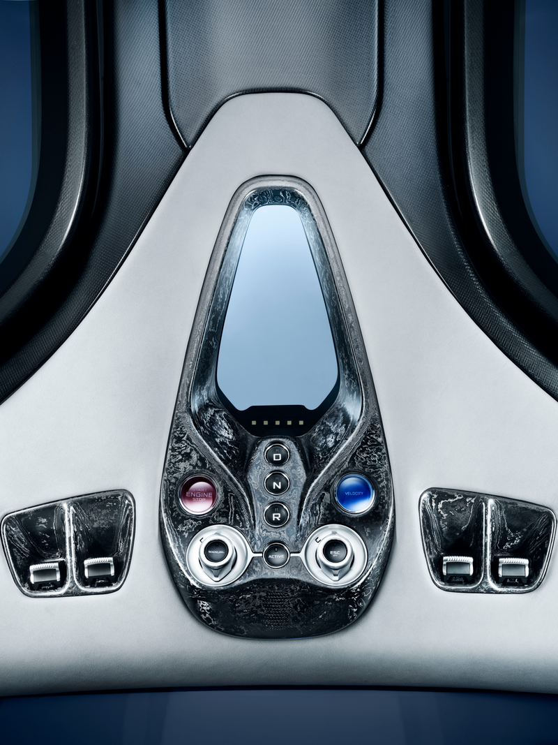Illustration for article titled The 2019 McLaren Speedtail Has Flexible Carbon Fiber That Bends and It Goes 250 MPH